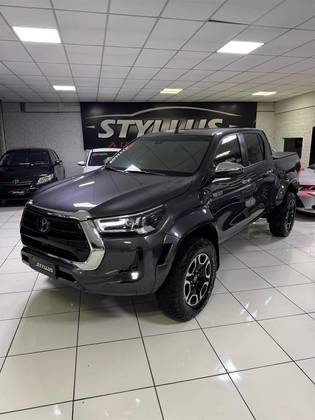 TOYOTA HILUX 2.8 D-4D TURBO DIESEL CD SRX 4X4 AUTOMÁTICO TOYOTA HILUX 2.8 D-4D TURBO DIESEL CD SRX 4X4 AUTOMÁTICO